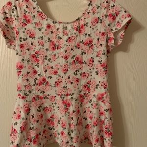 🌸Floral top wore once Divided